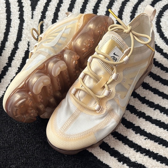 Nike Shoes - Nike VaporMax Plus